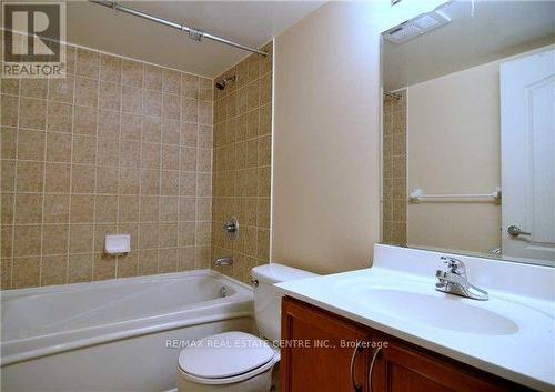 909 - 4090 Living Arts Drive, Mississauga, ON - Indoor Photo Showing Bathroom