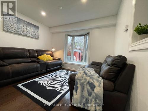 2930 Oka Road, Mississauga, ON - Indoor Photo Showing Living Room