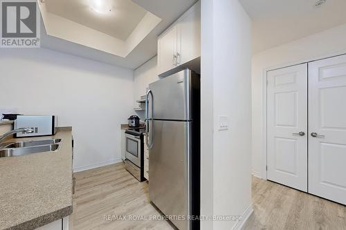 112 - 650 Gordon Street, Whitby, ON - Indoor Photo Showing Kitchen With Double Sink