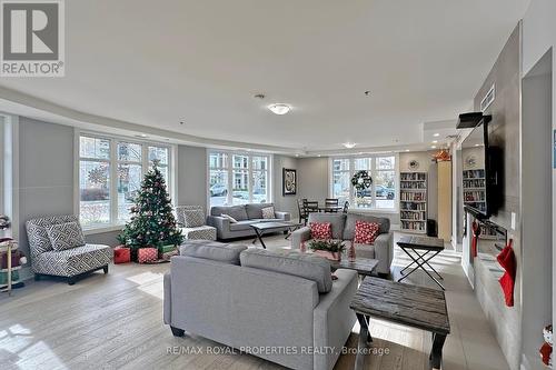 112 - 650 Gordon Street, Whitby, ON - Indoor Photo Showing Living Room