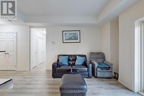 112 - 650 Gordon Street, Whitby, ON - Indoor Photo Showing Living Room