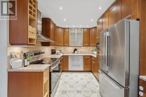 62 Long Drive, Whitby, ON - Indoor Photo Showing Kitchen