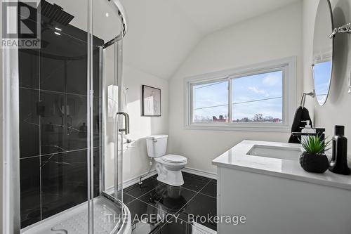 80 Courtwright Street, Fort Erie (332 - Central), ON - Indoor Photo Showing Bathroom