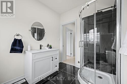 80 Courtwright Street, Fort Erie (332 - Central), ON - Indoor Photo Showing Bathroom