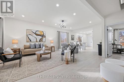 80 Courtwright Street, Fort Erie (332 - Central), ON - Indoor Photo Showing Living Room