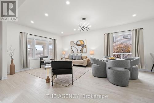 80 Courtwright Street, Fort Erie (332 - Central), ON - Indoor Photo Showing Living Room