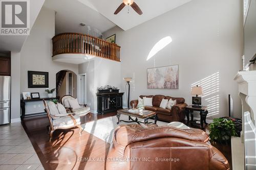 106 Stephensbrook Circle, Whitchurch-Stouffville, ON - Indoor Photo Showing Living Room