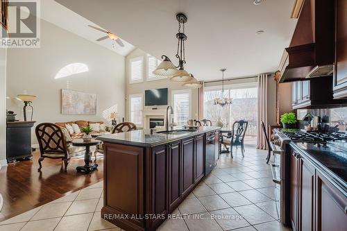 106 Stephensbrook Circle, Whitchurch-Stouffville, ON - Indoor Photo Showing Kitchen With Upgraded Kitchen