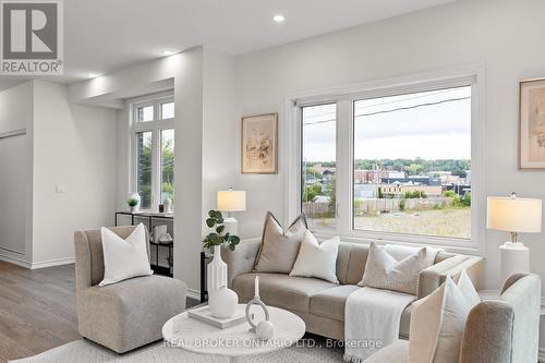 12 Wyn Wood Lane, Orillia, ON - Indoor Photo Showing Living Room