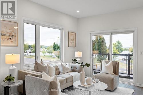 12 Wyn Wood Lane, Orillia, ON - Indoor Photo Showing Living Room