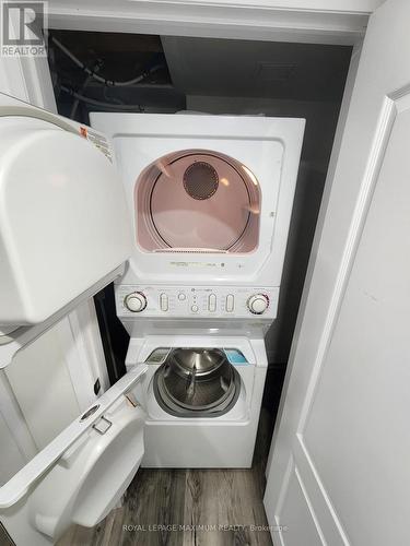 8 Lawrence Crescent, Brampton, ON - Indoor Photo Showing Laundry Room