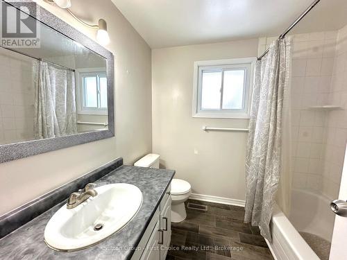 1757 Aldersbrook Road, London, ON - Indoor Photo Showing Bathroom