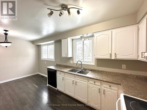 1757 Aldersbrook Road, London, ON - Indoor Photo Showing Kitchen With Double Sink