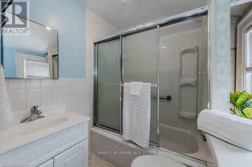 100 Hayes Avenue, Guelph (Two Rivers), ON - Indoor Photo Showing Bathroom