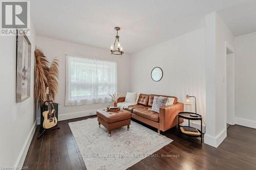 100 Hayes Avenue, Guelph (Two Rivers), ON - Indoor Photo Showing Living Room