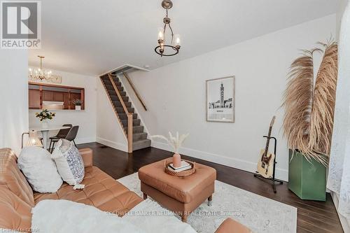 100 Hayes Avenue, Guelph (Two Rivers), ON - Indoor Photo Showing Living Room