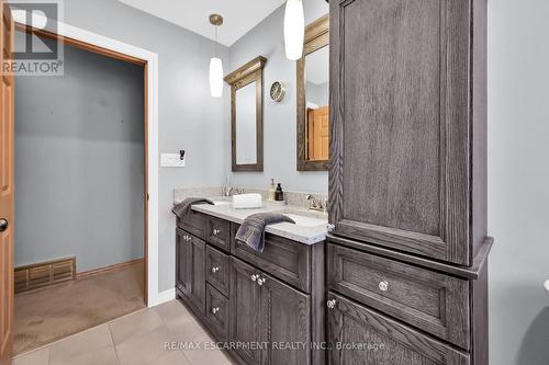 1 Eden Place, Norfolk, ON - Indoor Photo Showing Bathroom