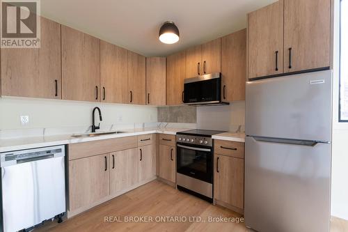 505 - 11 Robert Street, Hamilton, ON - Indoor Photo Showing Kitchen