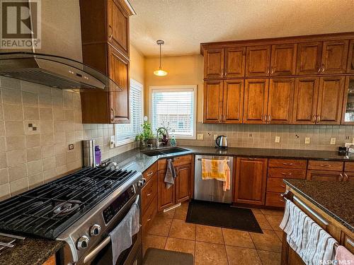 502 Aspen Drive, Swift Current, SK - Indoor Photo Showing Kitchen With Double Sink