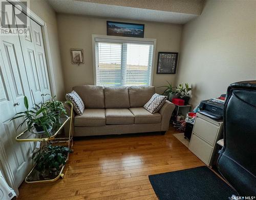 502 Aspen Drive, Swift Current, SK - Indoor Photo Showing Living Room