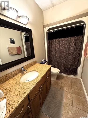 502 Aspen Drive, Swift Current, SK - Indoor Photo Showing Bathroom