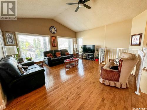 502 Aspen Drive, Swift Current, SK - Indoor Photo Showing Living Room