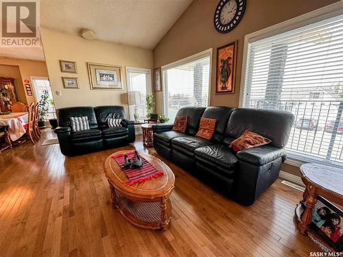 502 Aspen Drive, Swift Current, SK - Indoor Photo Showing Living Room