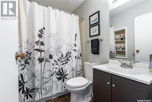 64 331 Pendygrasse Road, Saskatoon, SK - Indoor Photo Showing Bathroom