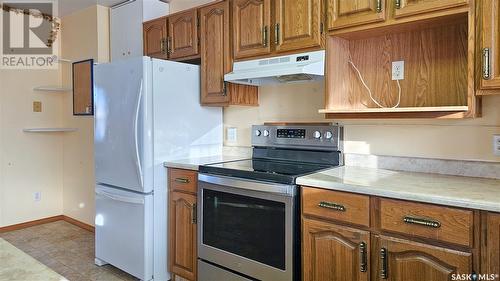 308 7Th Avenue W, Rosetown, SK - Indoor Photo Showing Kitchen