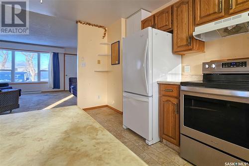 308 7Th Avenue W, Rosetown, SK - Indoor Photo Showing Kitchen