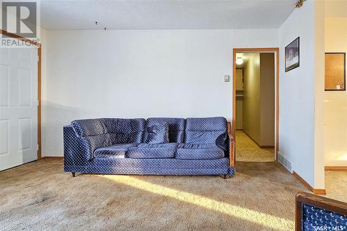 308 7Th Avenue W, Rosetown, SK - Indoor Photo Showing Living Room