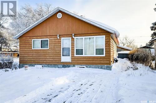 308 7Th Avenue W, Rosetown, SK - Outdoor