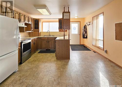 308 7Th Avenue W, Rosetown, SK - Indoor Photo Showing Kitchen