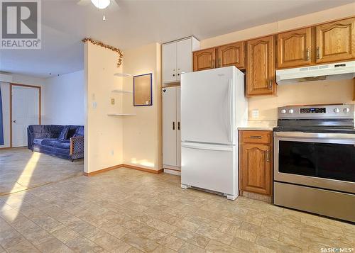 308 7Th Avenue W, Rosetown, SK - Indoor Photo Showing Kitchen