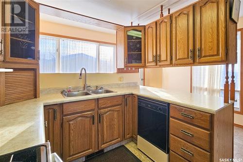 308 7Th Avenue W, Rosetown, SK - Indoor Photo Showing Kitchen With Double Sink