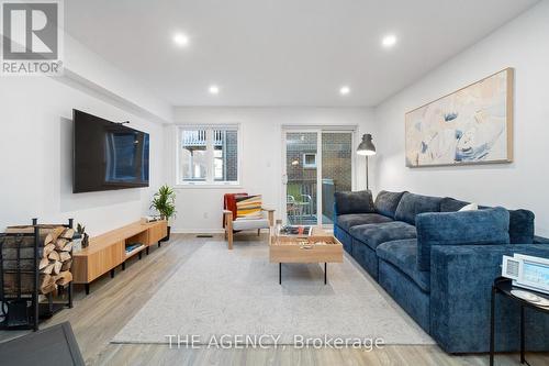 4D Shank Street, Toronto, ON - Indoor Photo Showing Living Room