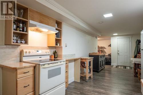 425 Wharton St, Nanaimo, BC - Indoor Photo Showing Kitchen