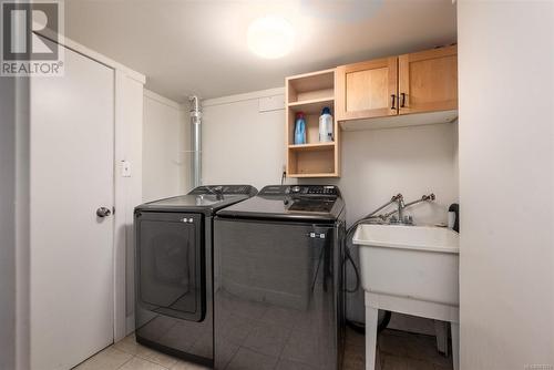 425 Wharton St, Nanaimo, BC - Indoor Photo Showing Laundry Room