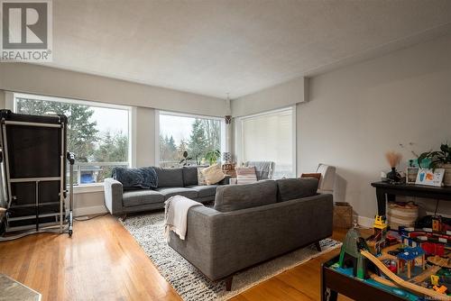 425 Wharton St, Nanaimo, BC - Indoor Photo Showing Living Room