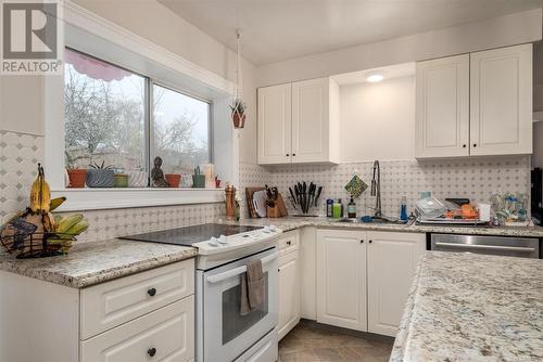 425 Wharton St, Nanaimo, BC - Indoor Photo Showing Kitchen