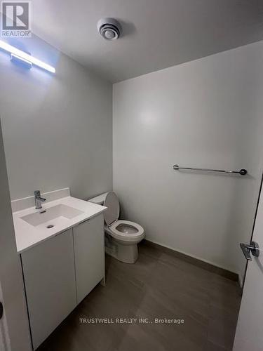 411 - 181 Sheppard Avenue E, Toronto, ON - Indoor Photo Showing Bathroom