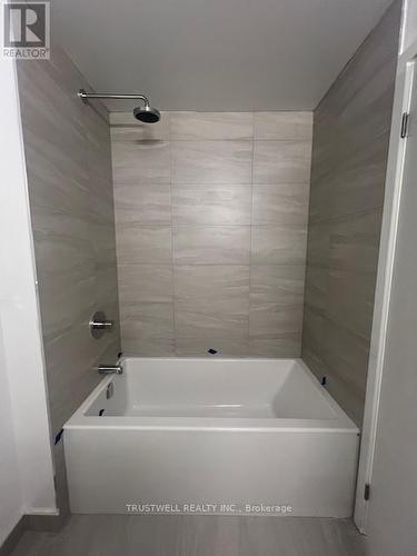 411 - 181 Sheppard Avenue E, Toronto, ON - Indoor Photo Showing Bathroom