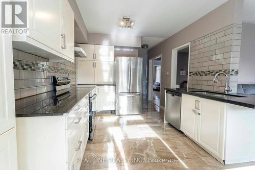 2 Delfire Street, Vaughan, ON - Indoor Photo Showing Kitchen