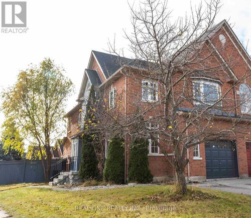 2 Delfire Street, Vaughan, ON - Outdoor