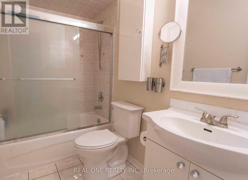 2 Delfire Street, Vaughan, ON - Indoor Photo Showing Bathroom