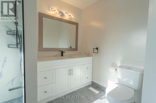 2 Delfire Street, Vaughan, ON - Indoor Photo Showing Bathroom