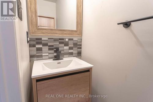 2 Delfire Street, Vaughan, ON - Indoor Photo Showing Bathroom