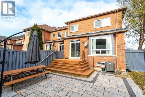 2 Delfire Street, Vaughan, ON - Outdoor