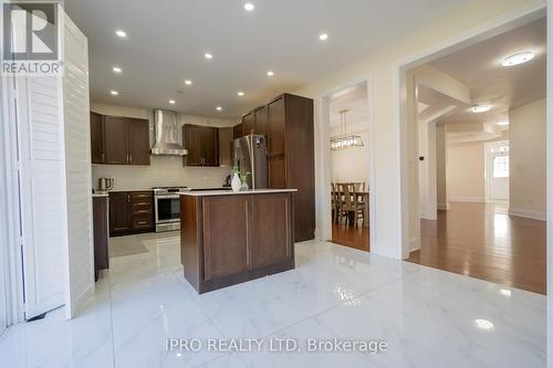 11 Goodsway Trail, Brampton, ON - Indoor Photo Showing Kitchen