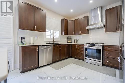 11 Goodsway Trail, Brampton, ON - Indoor Photo Showing Kitchen